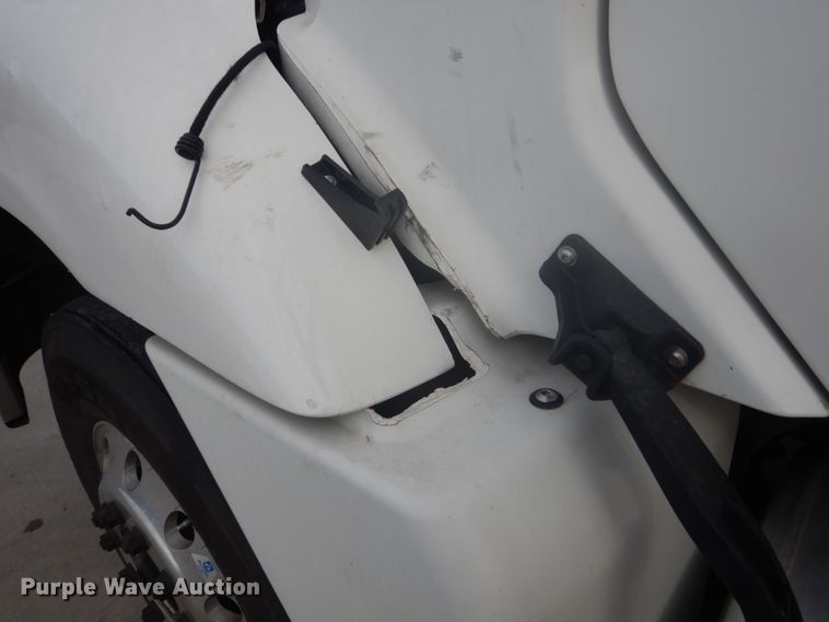 image for item FU9566 2007 Freightliner Columbia semi truck