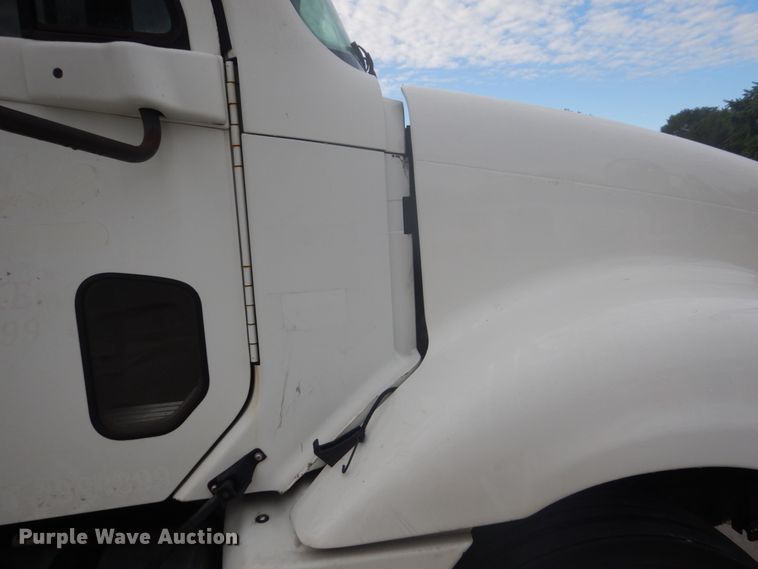 image for item FU9566 2007 Freightliner Columbia semi truck