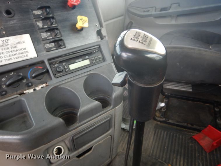 image for item FU9566 2007 Freightliner Columbia semi truck