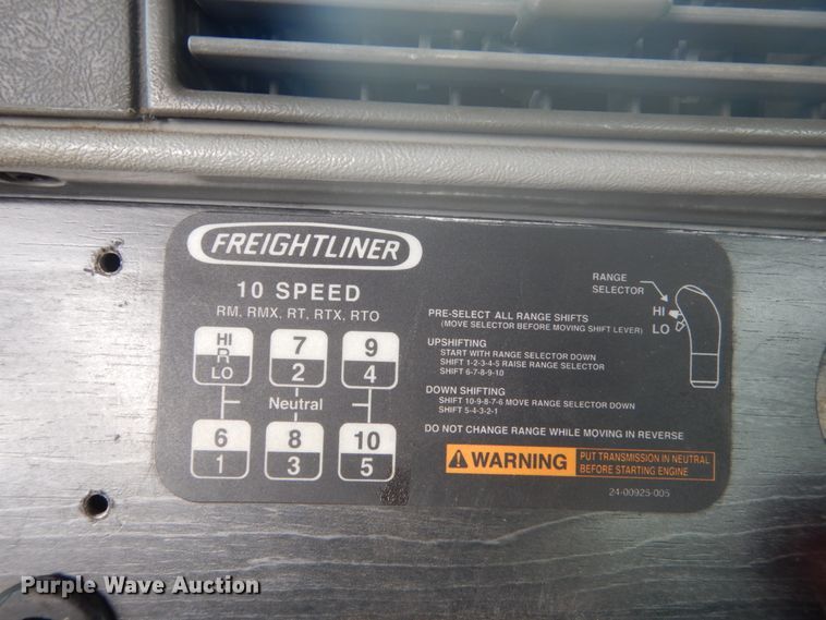 image for item FU9566 2007 Freightliner Columbia semi truck