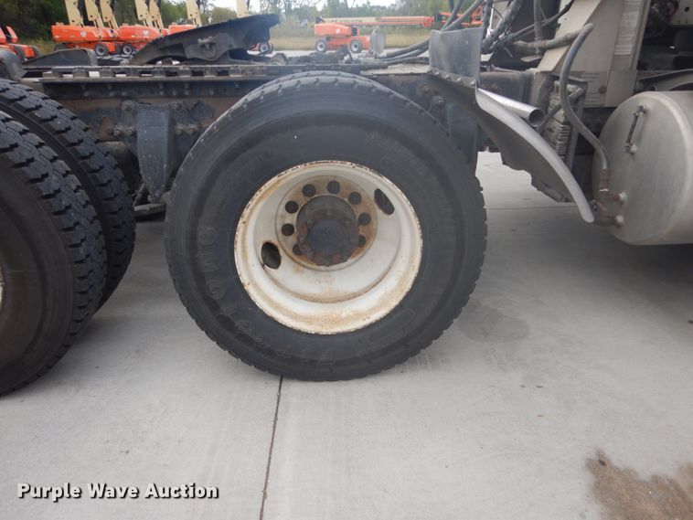 image for item FU9566 2007 Freightliner Columbia semi truck