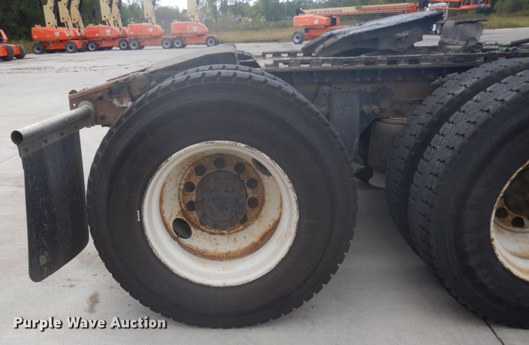 image for item FU9566 2007 Freightliner Columbia semi truck