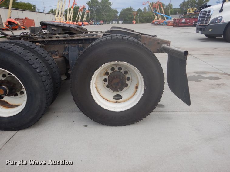 image for item FU9566 2007 Freightliner Columbia semi truck