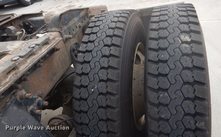 image for item FU9566 2007 Freightliner Columbia semi truck