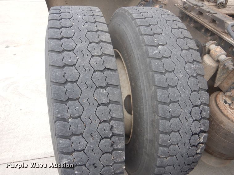 image for item FU9566 2007 Freightliner Columbia semi truck