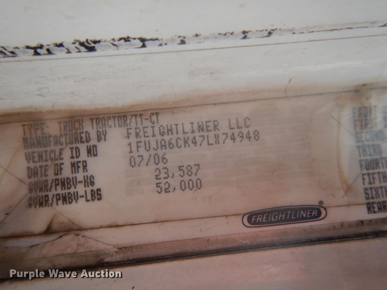 image for item FU9566 2007 Freightliner Columbia semi truck