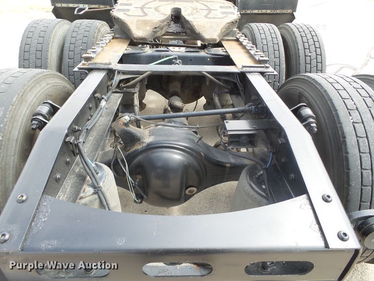 image for item GC9034 2015 Freightliner Cascadia semi truck