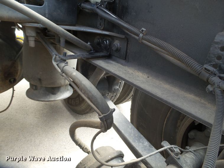 image for item GC9034 2015 Freightliner Cascadia semi truck