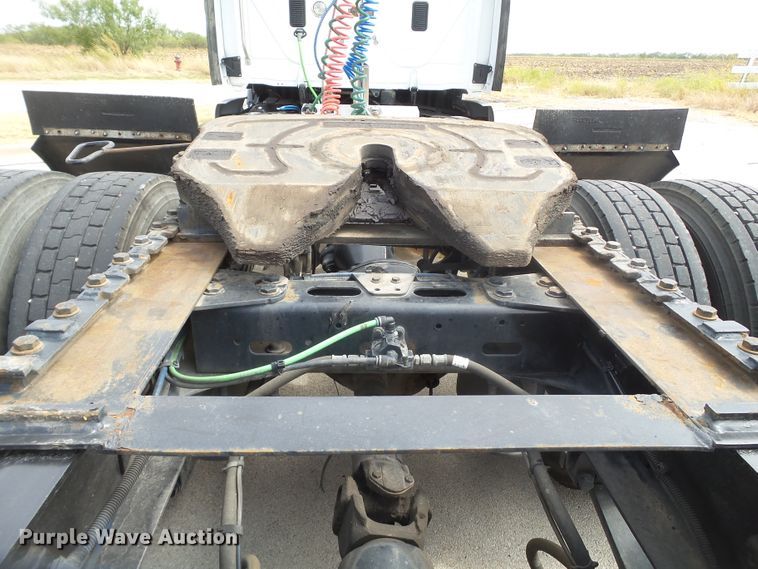 image for item GC9034 2015 Freightliner Cascadia semi truck