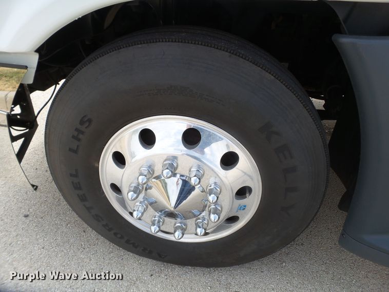 image for item GC9034 2015 Freightliner Cascadia semi truck