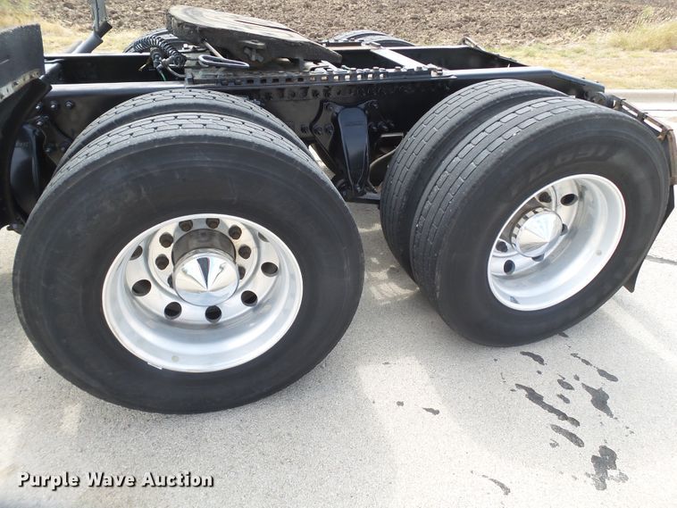 image for item GC9034 2015 Freightliner Cascadia semi truck