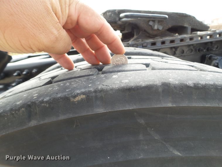 image for item GC9034 2015 Freightliner Cascadia semi truck