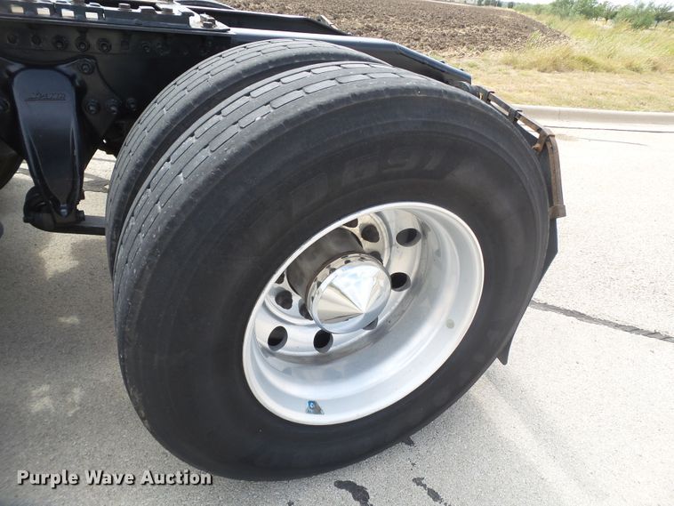 image for item GC9034 2015 Freightliner Cascadia semi truck