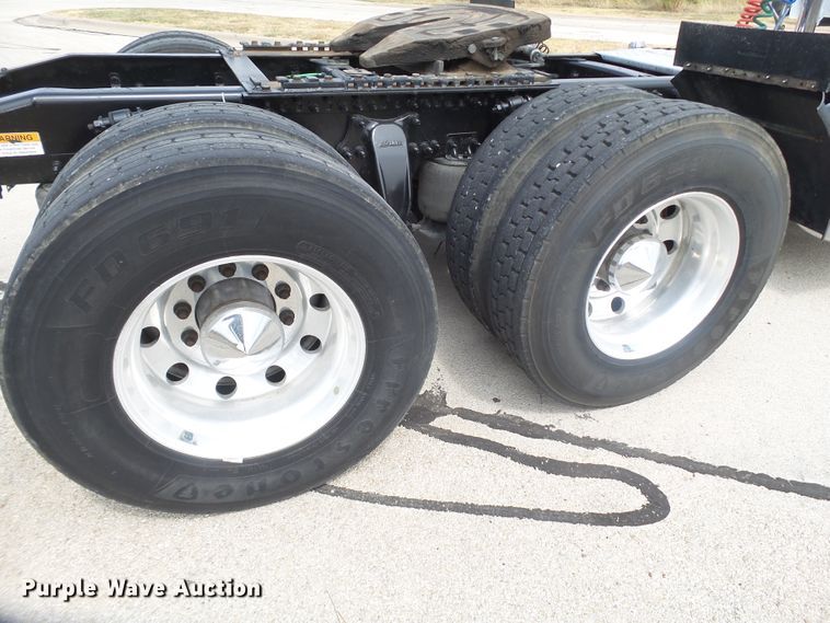 image for item GC9034 2015 Freightliner Cascadia semi truck