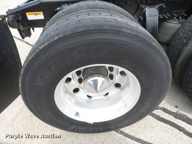 image for item GC9034 2015 Freightliner Cascadia semi truck