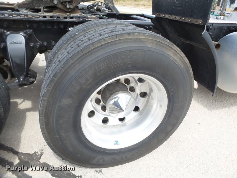 image for item GC9034 2015 Freightliner Cascadia semi truck