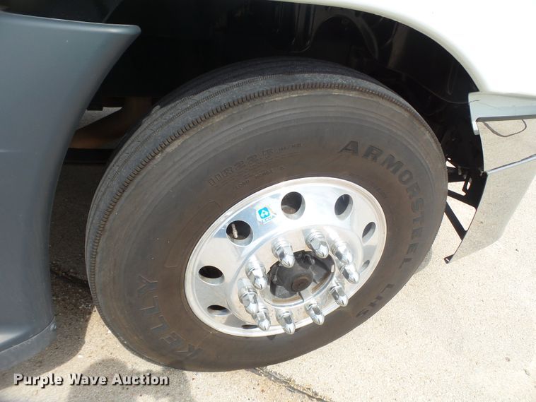 image for item GC9034 2015 Freightliner Cascadia semi truck