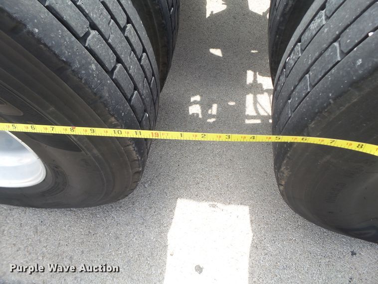 image for item GC9034 2015 Freightliner Cascadia semi truck