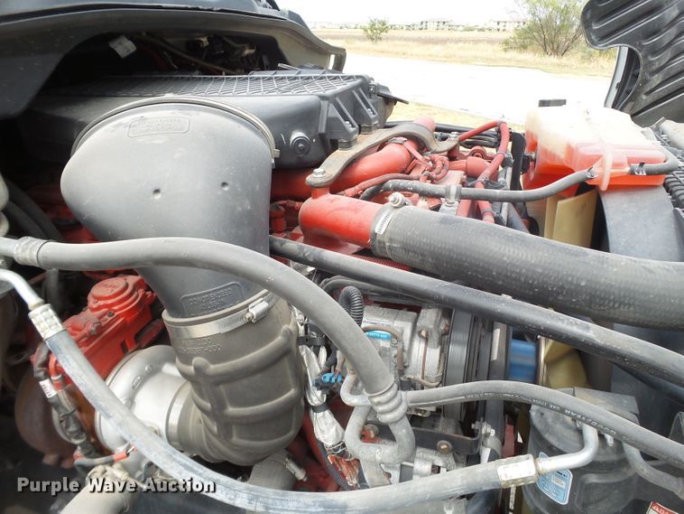 image for item GC9034 2015 Freightliner Cascadia semi truck