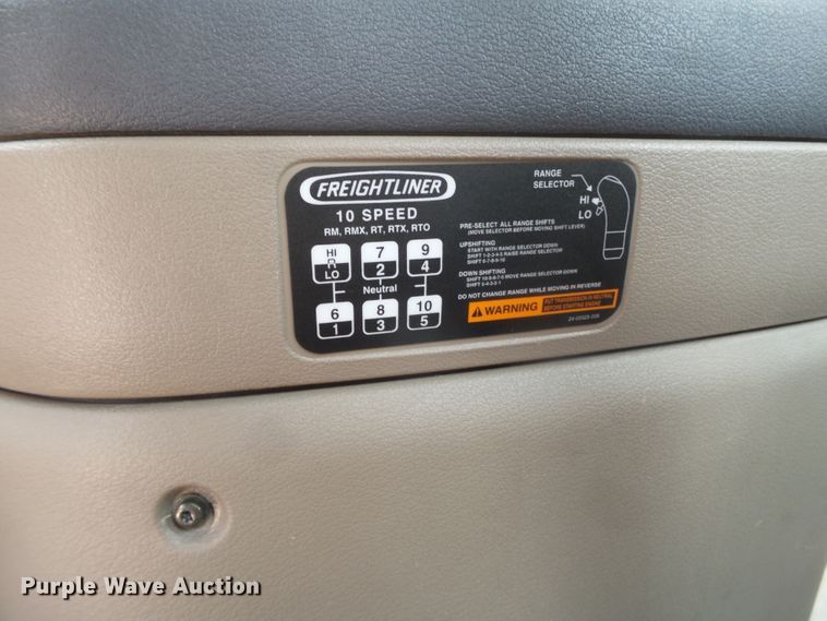 image for item GC9034 2015 Freightliner Cascadia semi truck