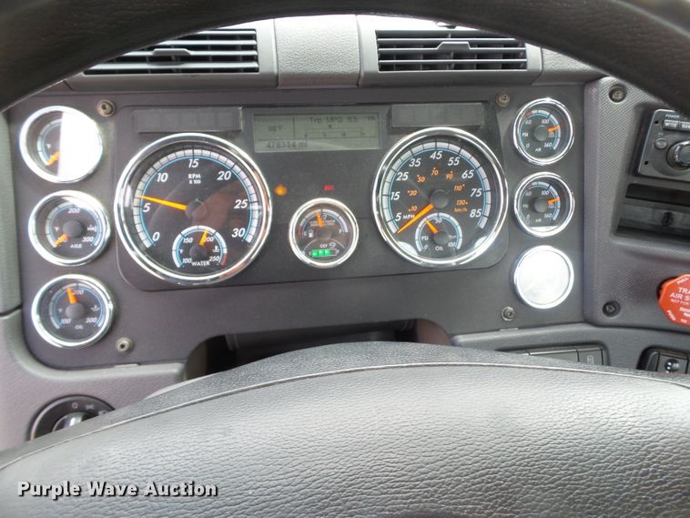 image for item GC9034 2015 Freightliner Cascadia semi truck