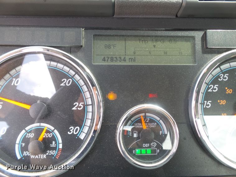 image for item GC9034 2015 Freightliner Cascadia semi truck