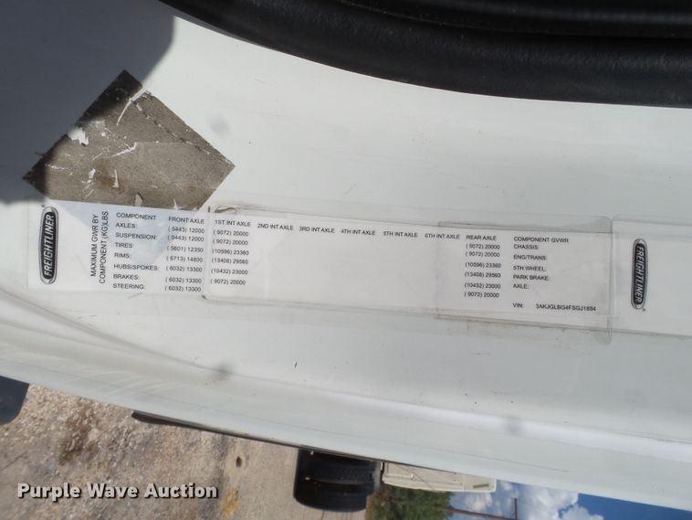 image for item GC9034 2015 Freightliner Cascadia semi truck