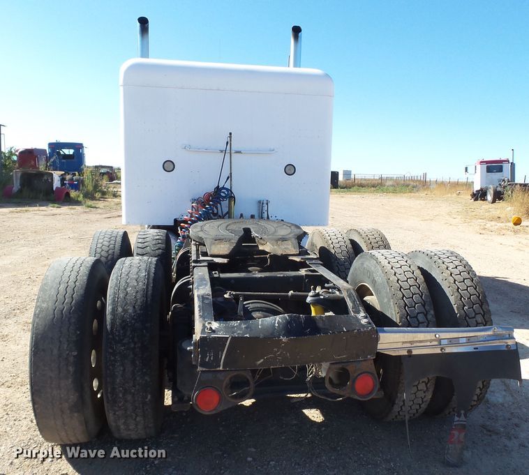 image for item GC9048 2000 Peterbilt 377 semi truck