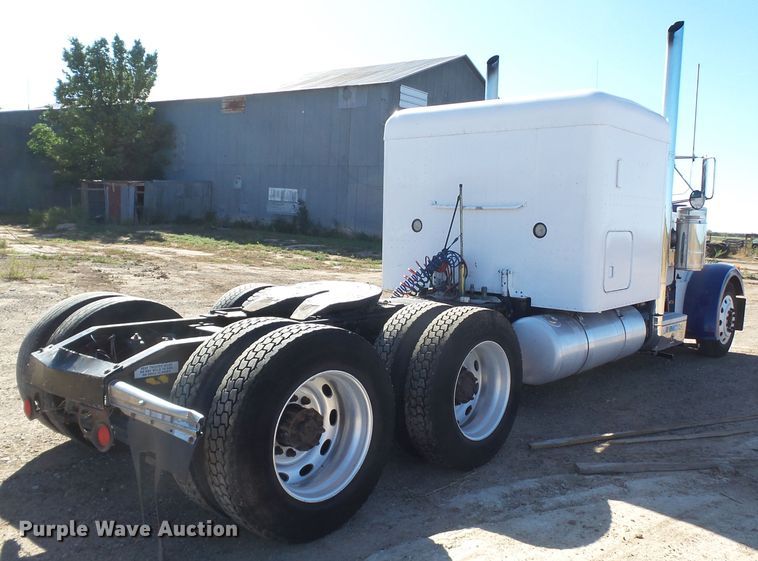 image for item GC9048 2000 Peterbilt 377 semi truck