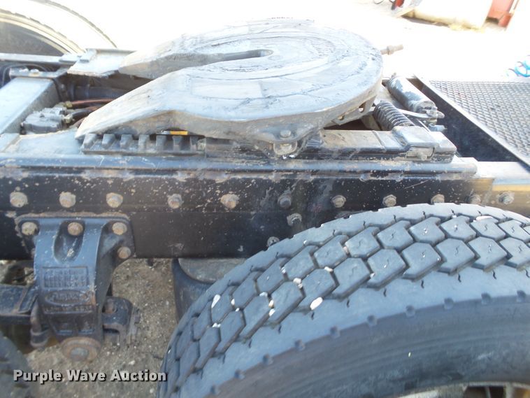 image for item GC9048 2000 Peterbilt 377 semi truck