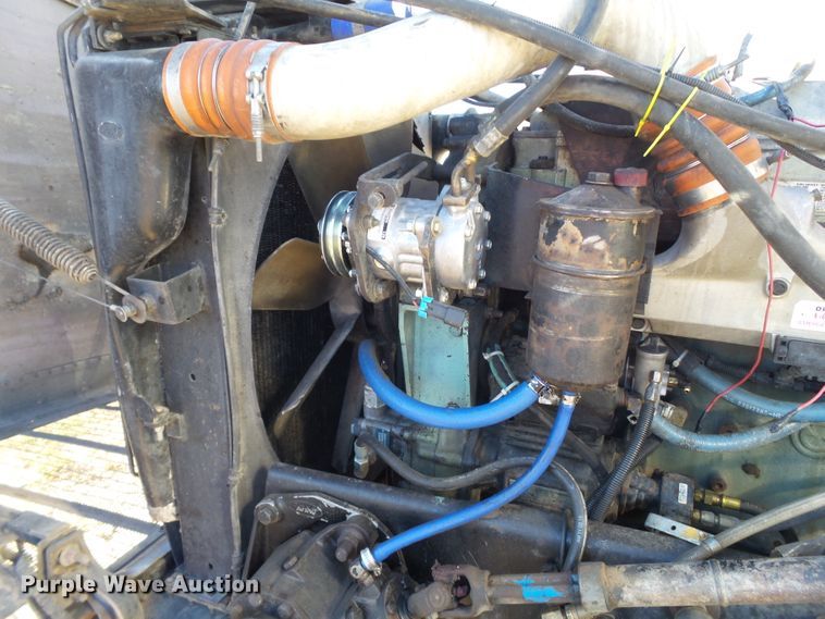 image for item GC9048 2000 Peterbilt 377 semi truck