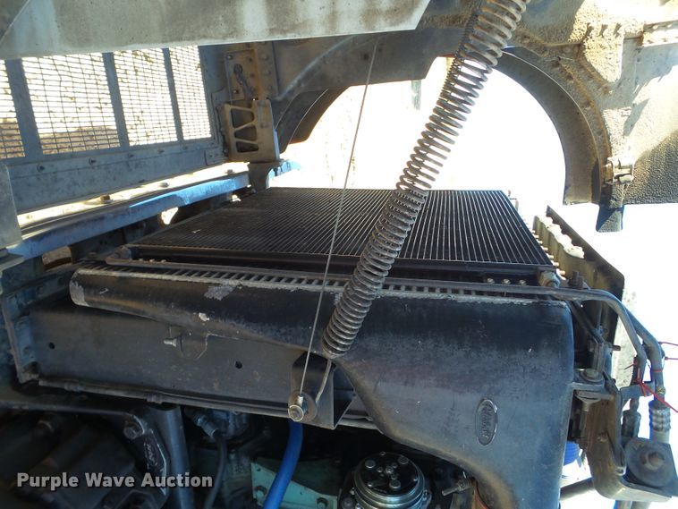 image for item GC9048 2000 Peterbilt 377 semi truck