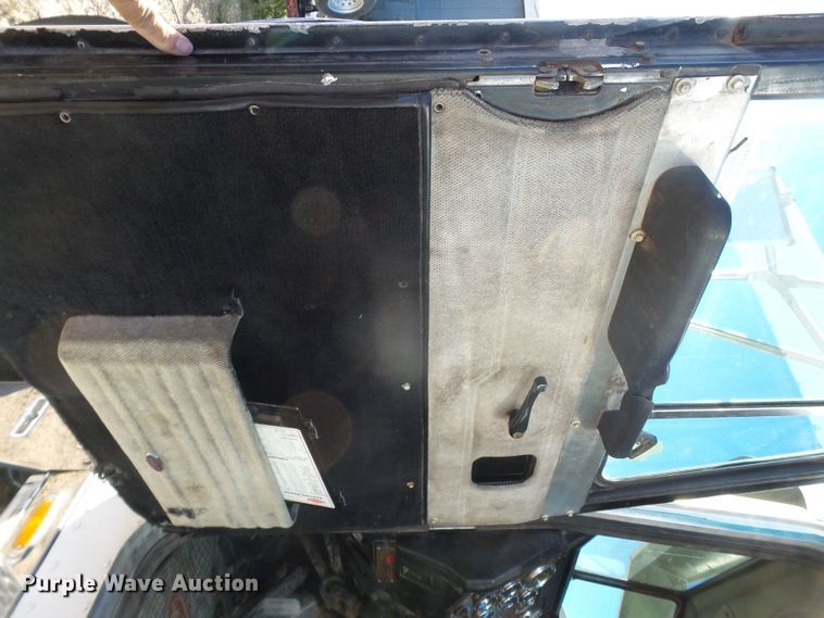 image for item GC9048 2000 Peterbilt 377 semi truck