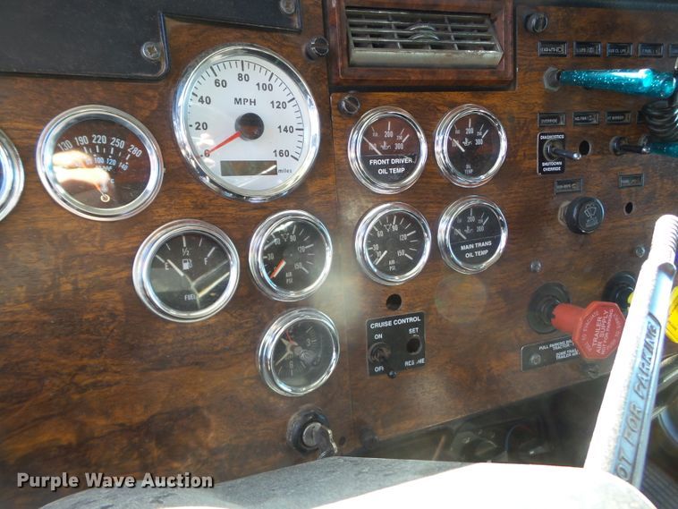 image for item GC9048 2000 Peterbilt 377 semi truck