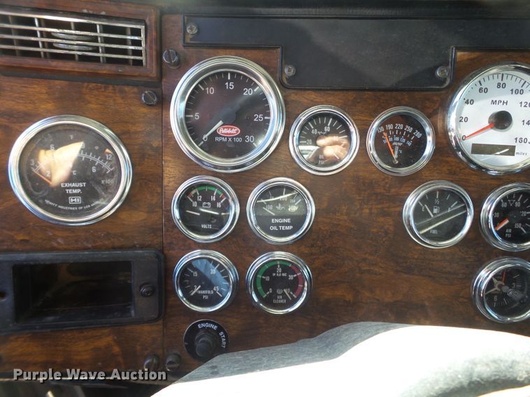 image for item GC9048 2000 Peterbilt 377 semi truck