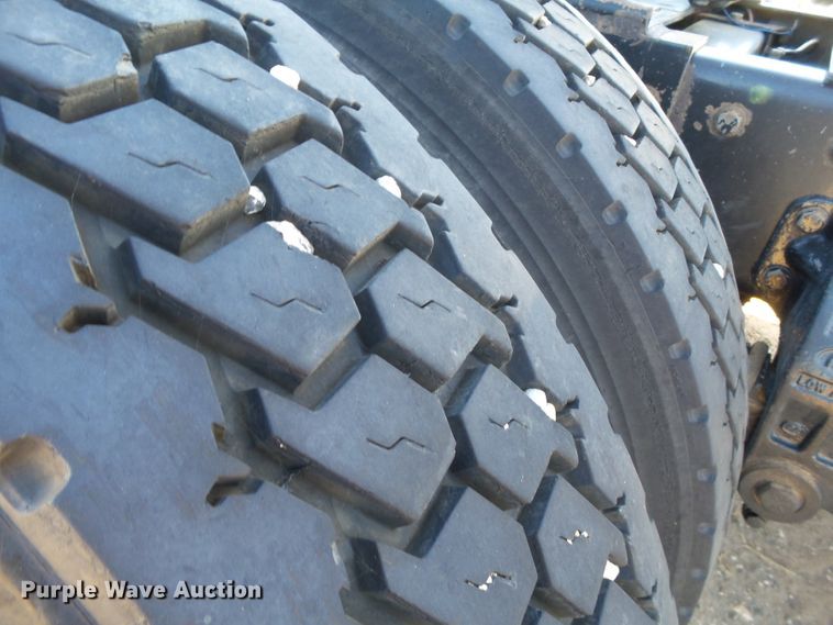 image for item GC9048 2000 Peterbilt 377 semi truck