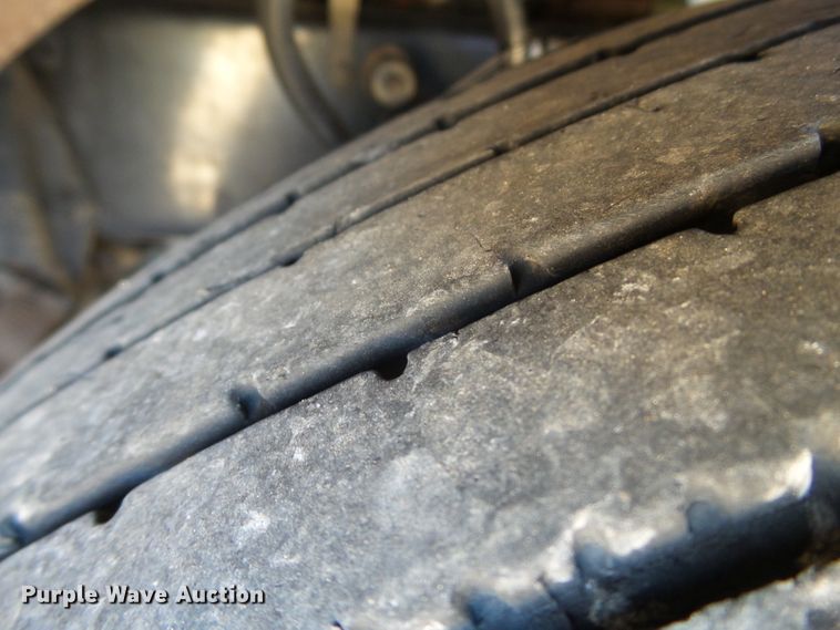 image for item GC9048 2000 Peterbilt 377 semi truck