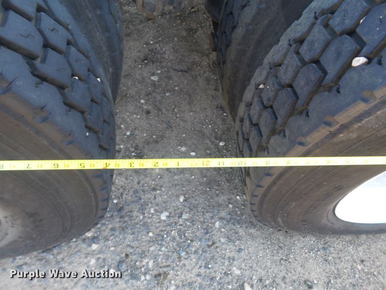 image for item GC9048 2000 Peterbilt 377 semi truck