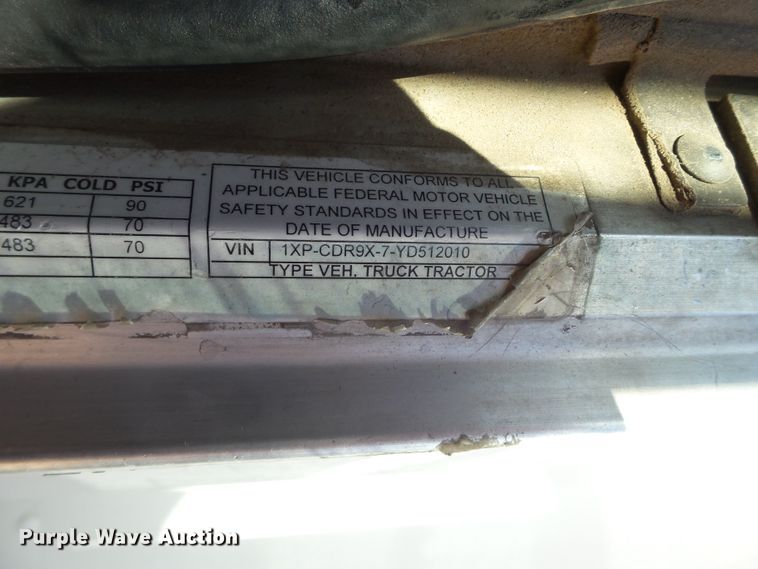 image for item GC9048 2000 Peterbilt 377 semi truck