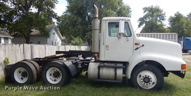 image for item GG9227 1997 International 8200 semi truck