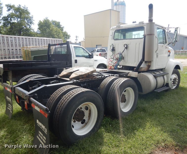 image for item GG9227 1997 International 8200 semi truck
