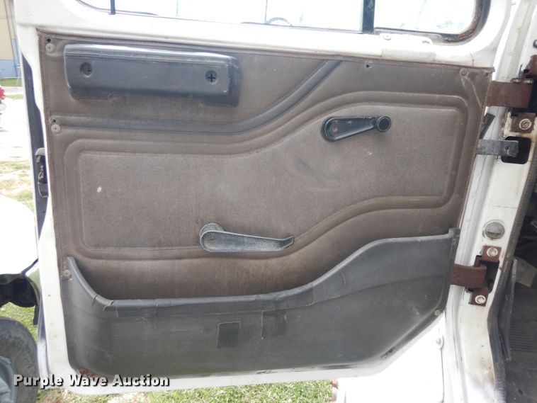 image for item GG9227 1997 International 8200 semi truck