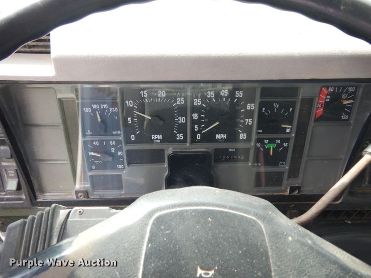 image for item GG9227 1997 International 8200 semi truck