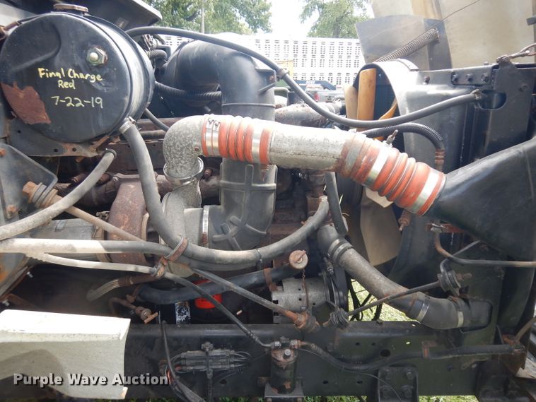 image for item GG9227 1997 International 8200 semi truck