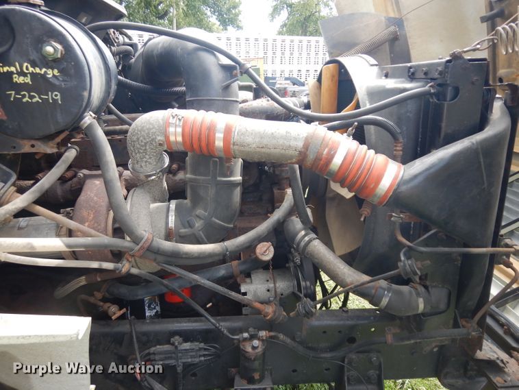 image for item GG9227 1997 International 8200 semi truck