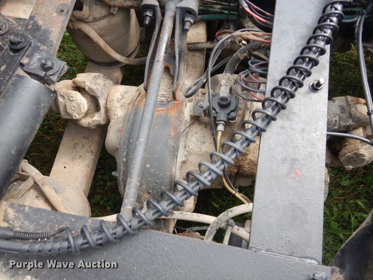 image for item GG9227 1997 International 8200 semi truck