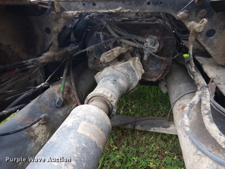 image for item GG9227 1997 International 8200 semi truck