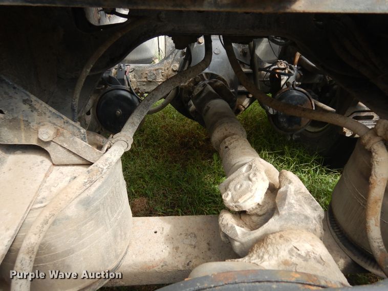 image for item GG9227 1997 International 8200 semi truck