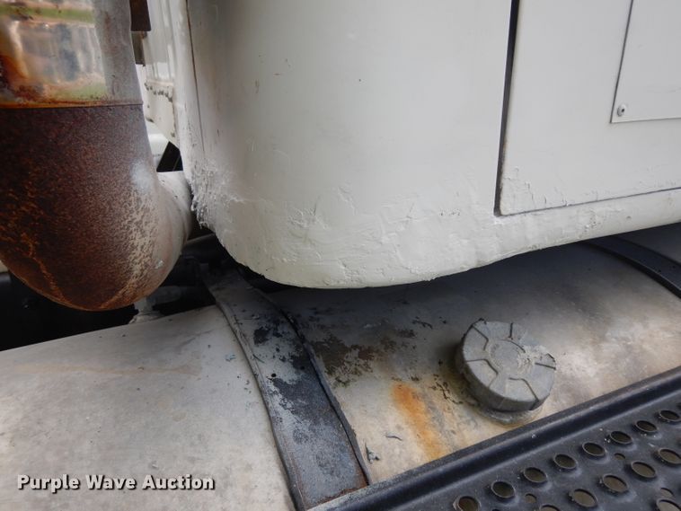 image for item GG9227 1997 International 8200 semi truck