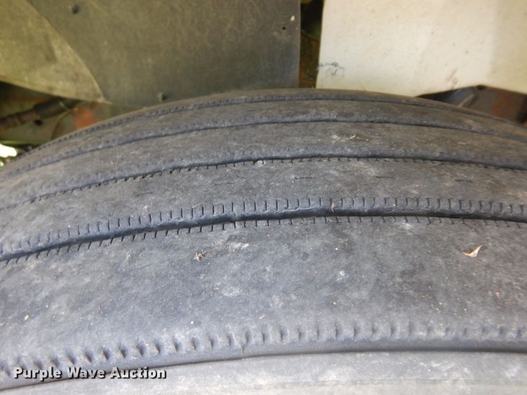 image for item GG9227 1997 International 8200 semi truck